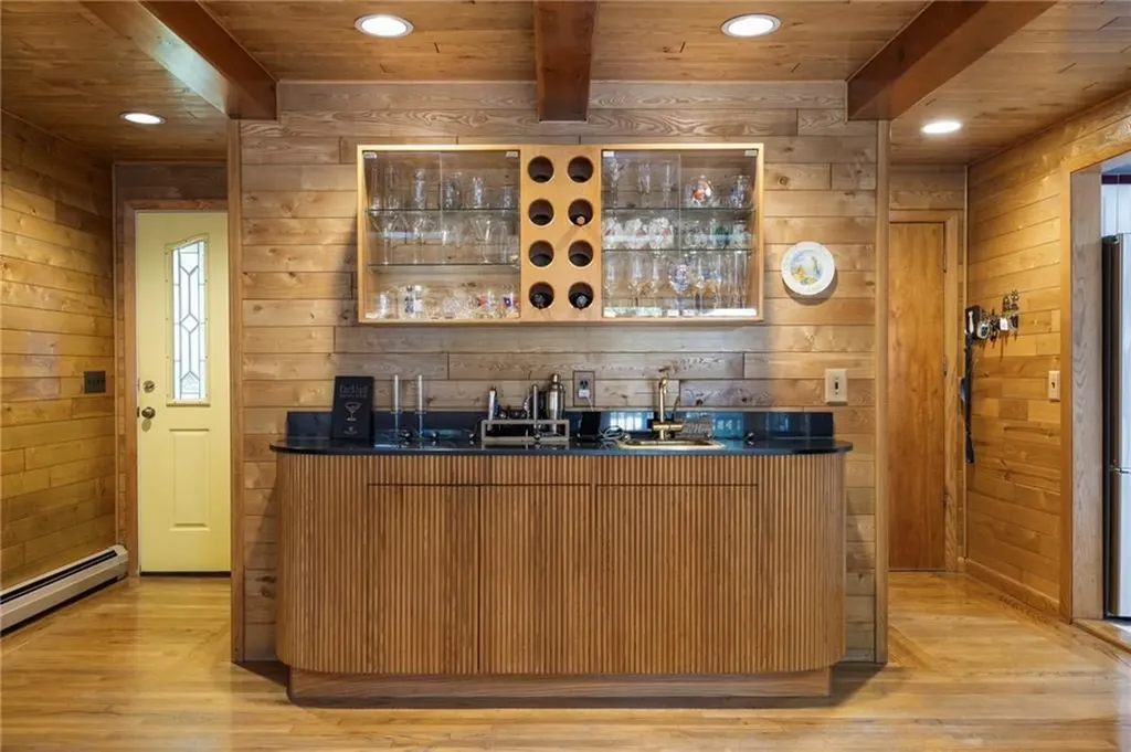 788 Namquid Drive Warwick RI 02888