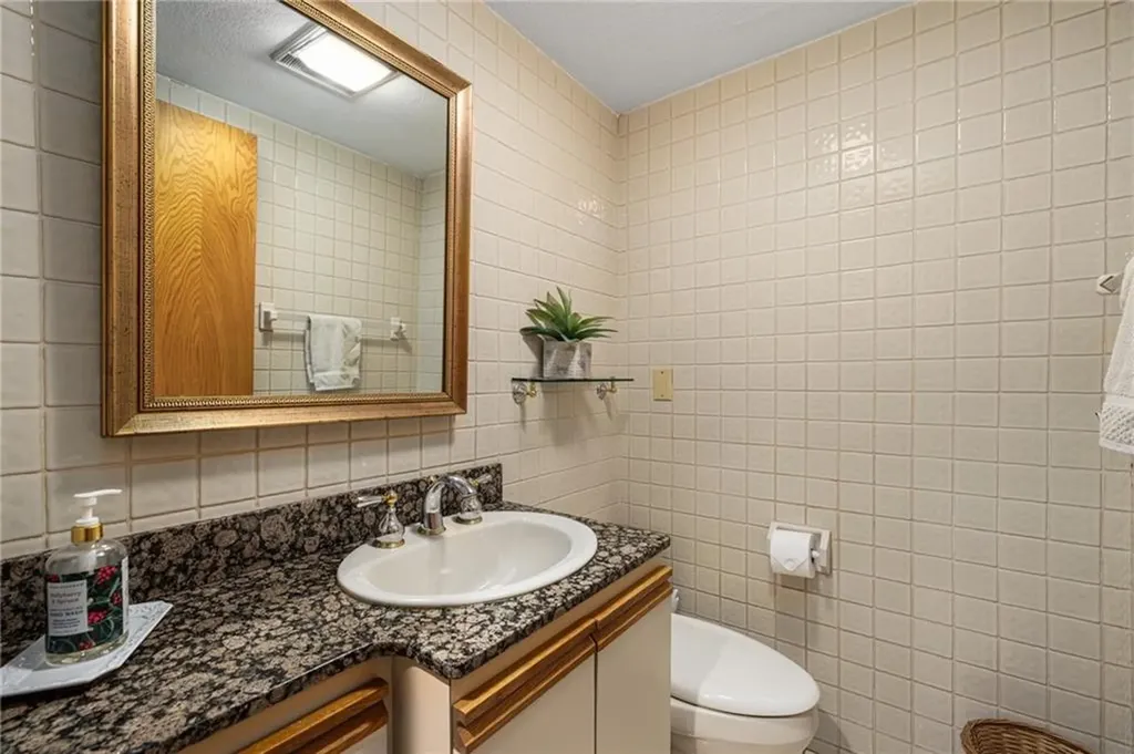 788 Namquid Drive Warwick RI 02888