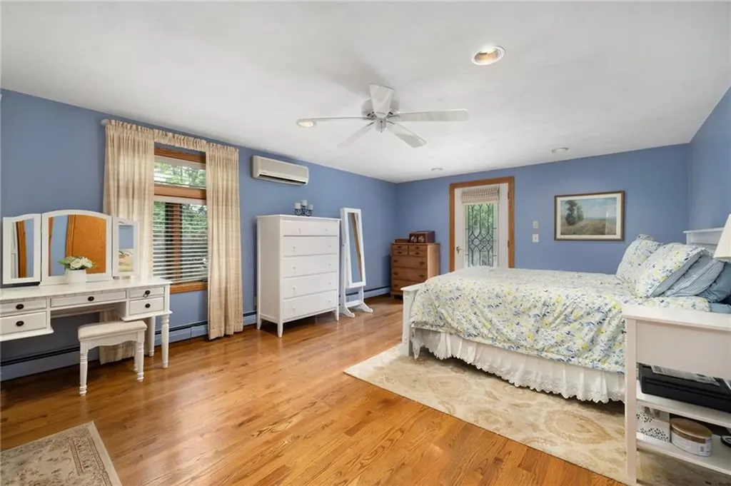 788 Namquid Drive Warwick RI 02888