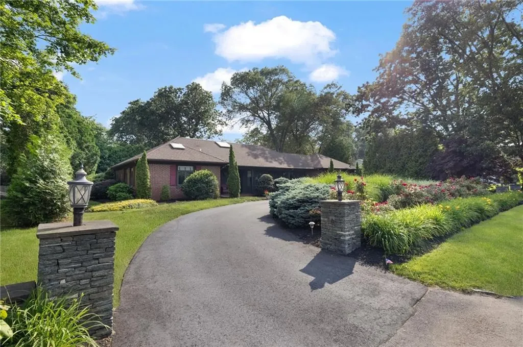 788 Namquid Drive Warwick RI 02888