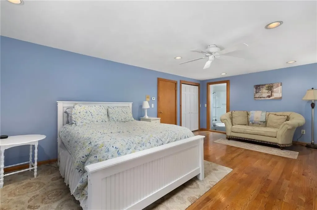 788 Namquid Drive Warwick RI 02888