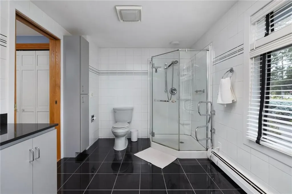 788 Namquid Drive Warwick RI 02888