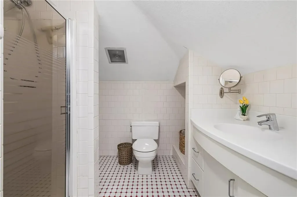 788 Namquid Drive Warwick RI 02888