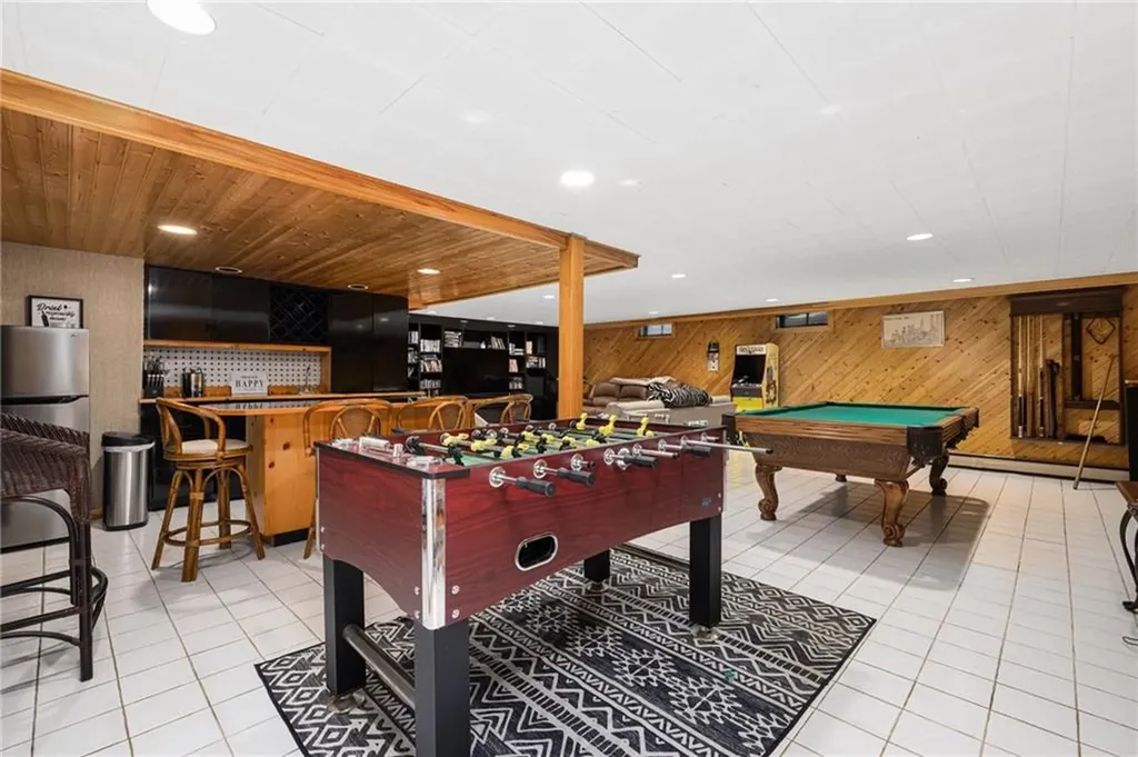 788 Namquid Drive Warwick RI 02888