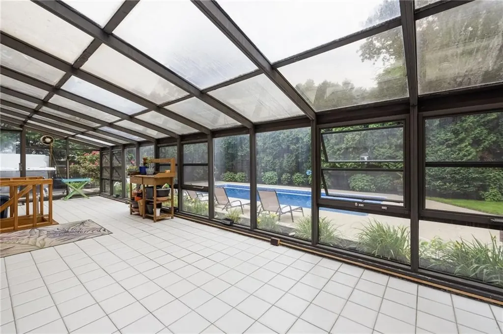 788 Namquid Drive Warwick RI 02888