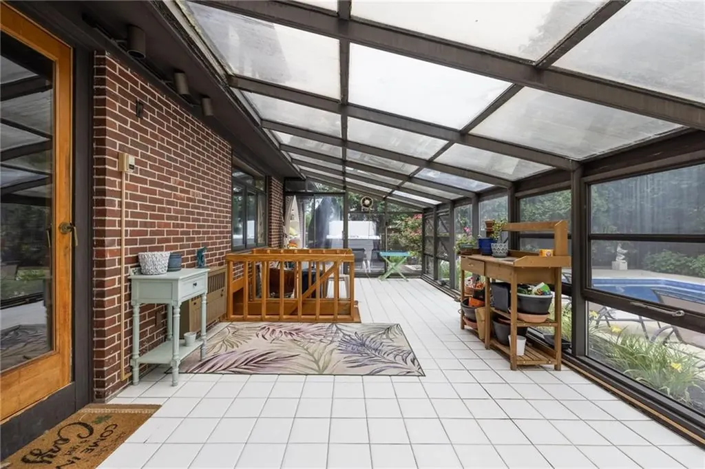 788 Namquid Drive Warwick RI 02888