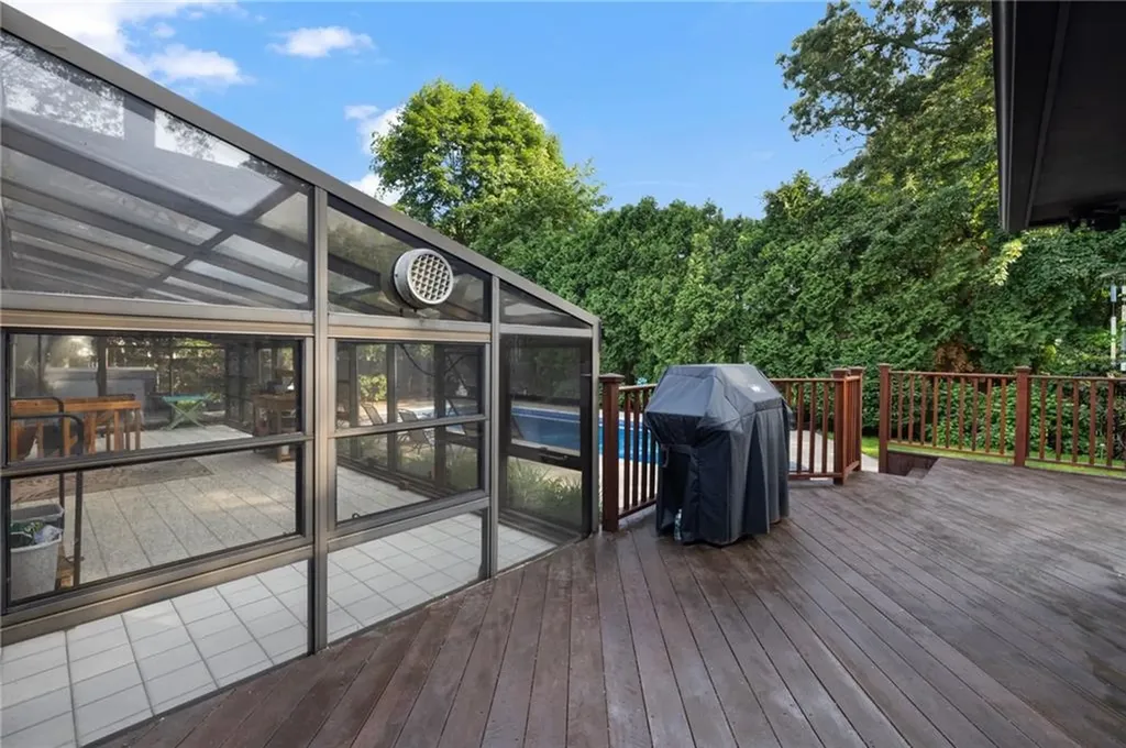 788 Namquid Drive Warwick RI 02888