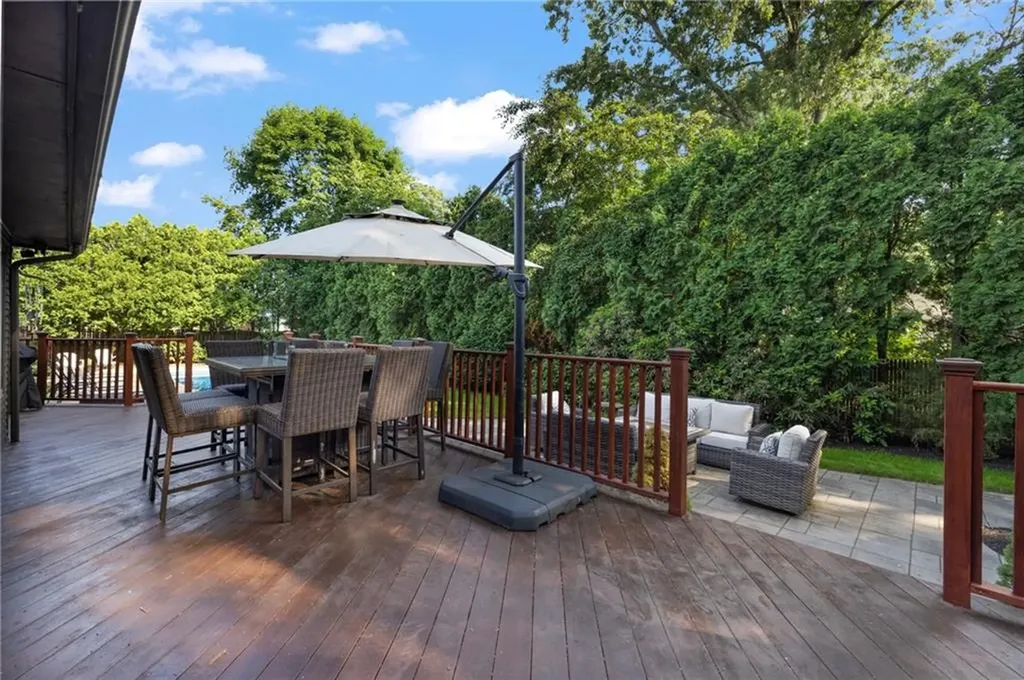 788 Namquid Drive Warwick RI 02888