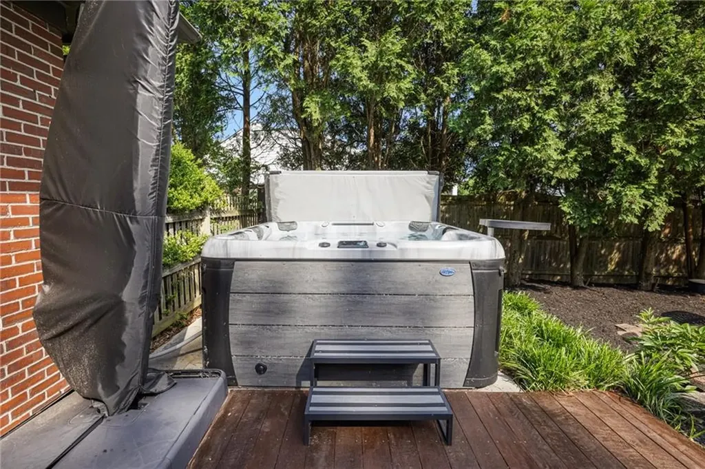 788 Namquid Drive Warwick RI 02888