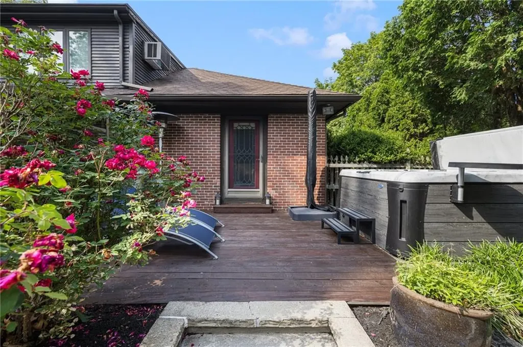 788 Namquid Drive Warwick RI 02888