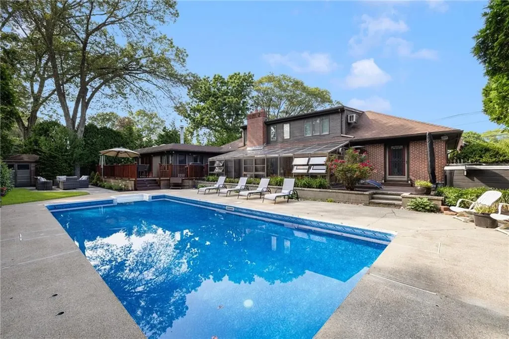 788 Namquid Drive Warwick RI 02888