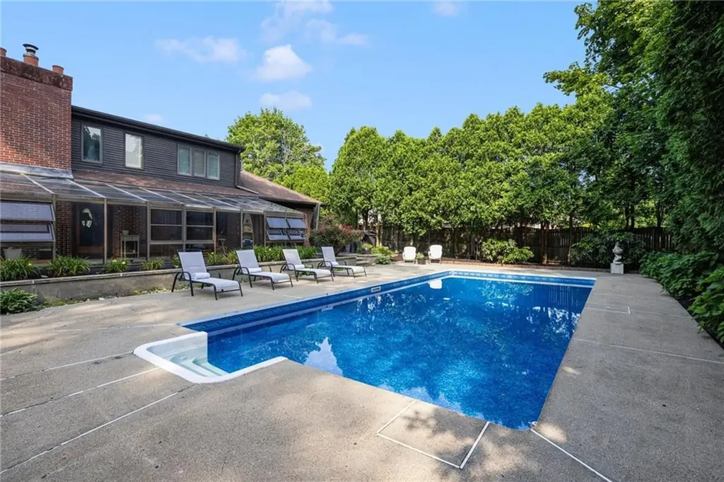 788 Namquid Drive Warwick RI 02888