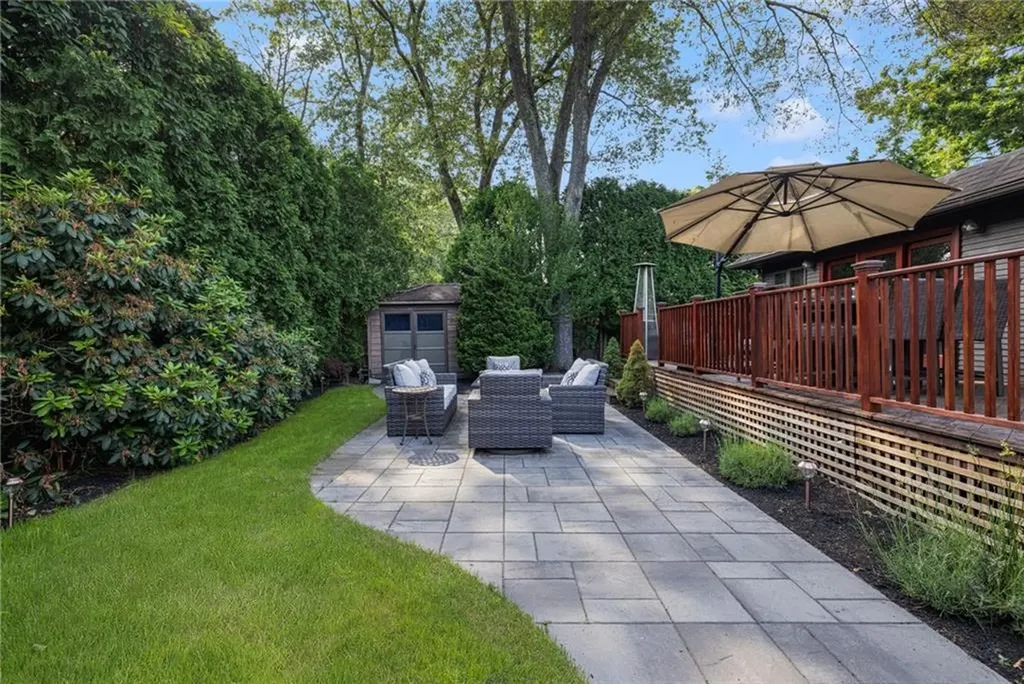 788 Namquid Drive Warwick RI 02888