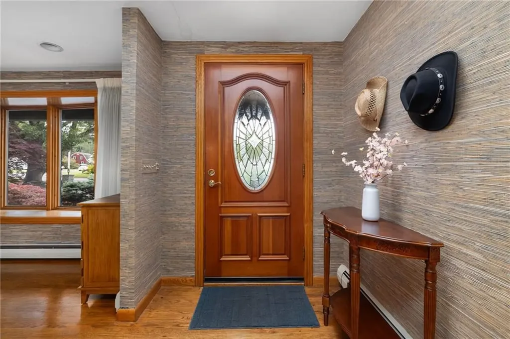 788 Namquid Drive Warwick RI 02888