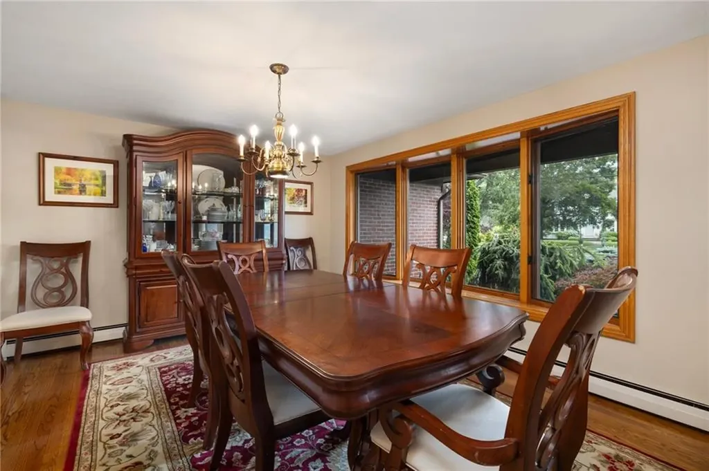 788 Namquid Drive Warwick RI 02888