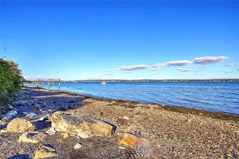 75 Macomber Lane Portsmouth RI 02871