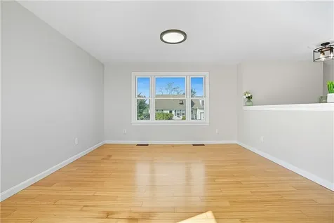 19 Cows Path Middletown RI 02842