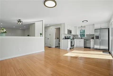 19 Cows Path Middletown RI 02842