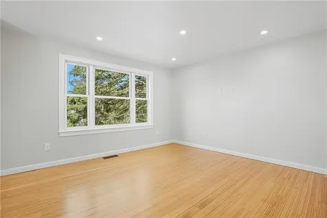 19 Cows Path Middletown RI 02842