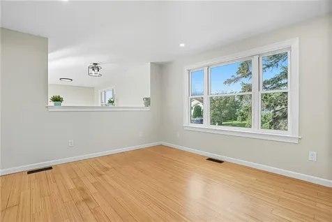 19 Cows Path Middletown RI 02842