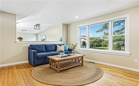 19 Cows Path Middletown RI 02842