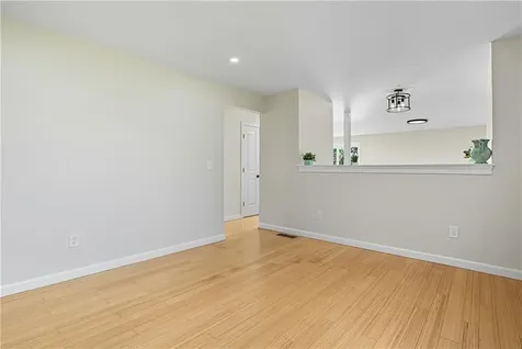 19 Cows Path Middletown RI 02842