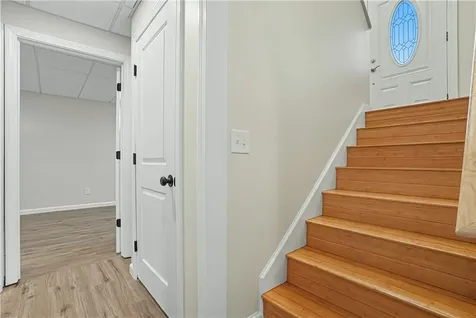 19 Cows Path Middletown RI 02842