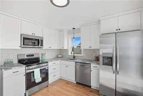 19 Cows Path Middletown RI 02842