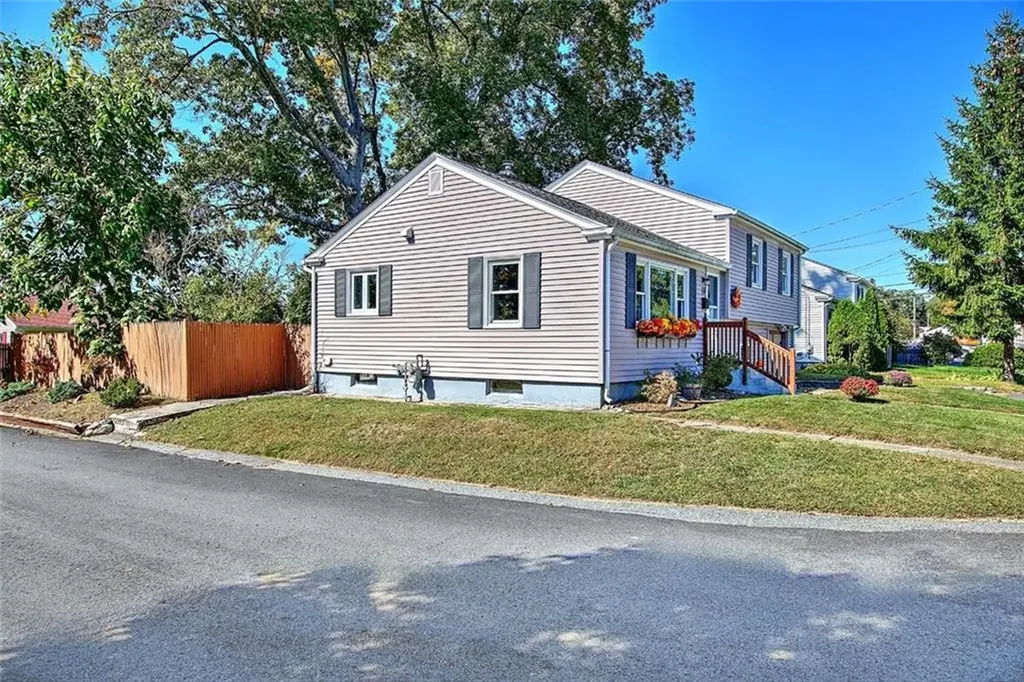 18 Tuscola Avenue North Providence RI 02904