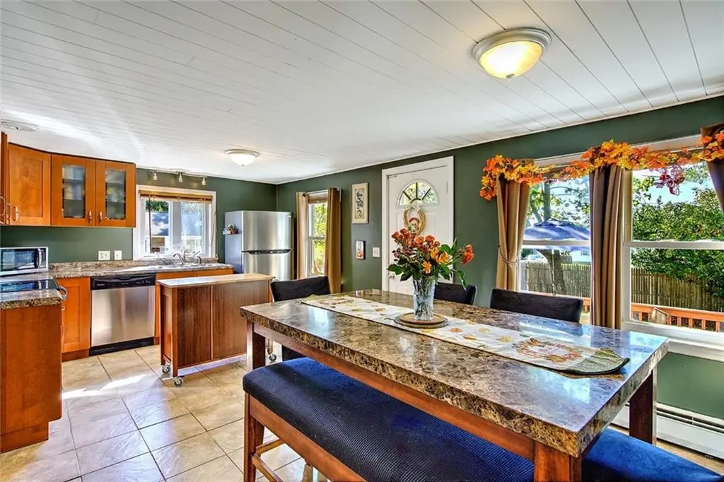 18 Tuscola Avenue North Providence RI 02904