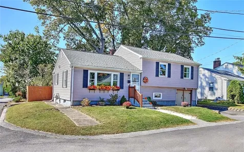 18 Tuscola Avenue North Providence RI 02904