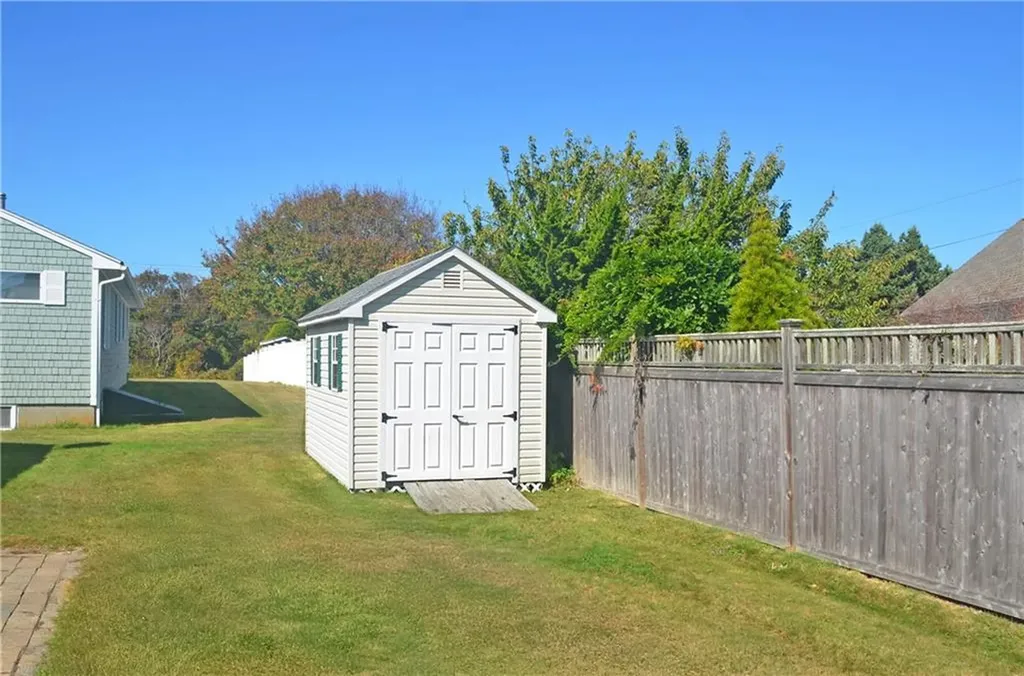 8 Pocono Road Narragansett RI 02882