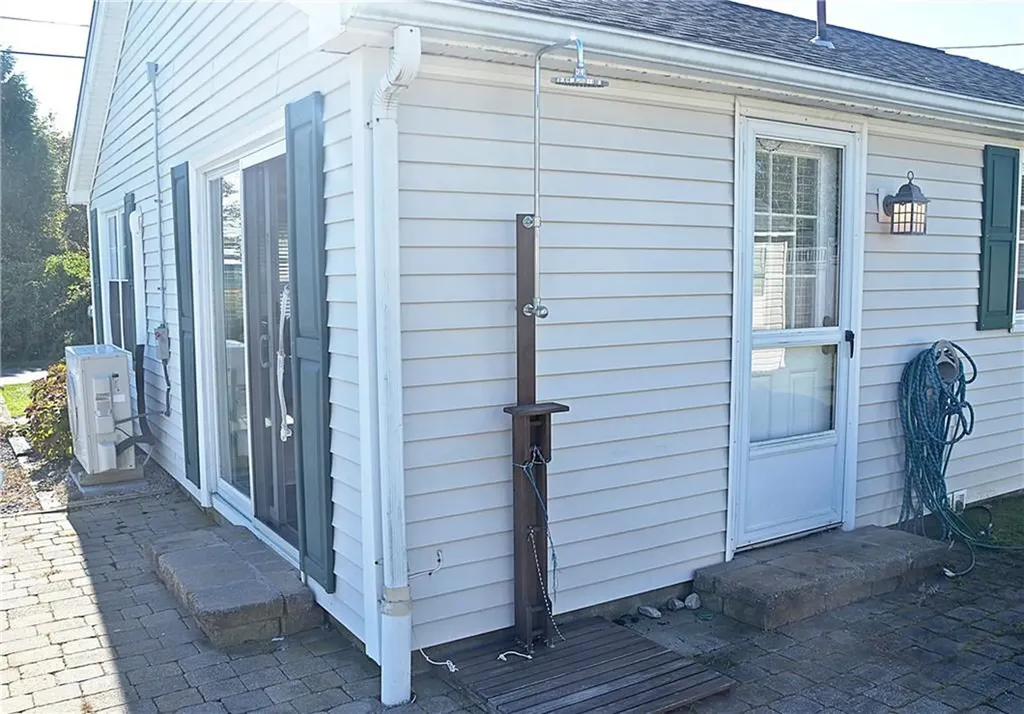 8 Pocono Road Narragansett RI 02882