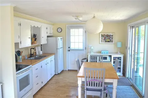 8 Pocono Road Narragansett RI 02882