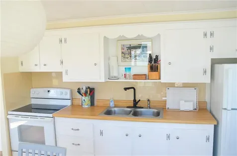 8 Pocono Road Narragansett RI 02882