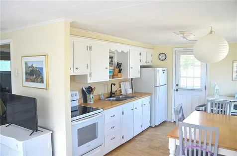 8 Pocono Road Narragansett RI 02882