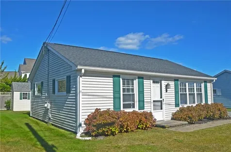 8 Pocono Road Narragansett RI 02882