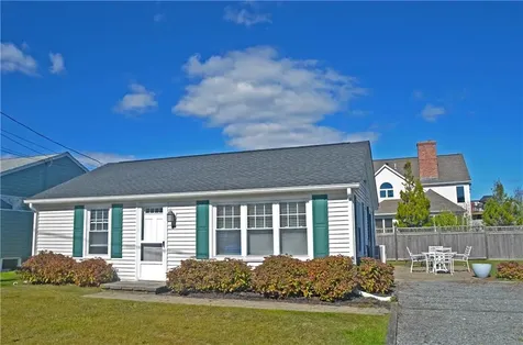 8 Pocono Road Narragansett RI 02882