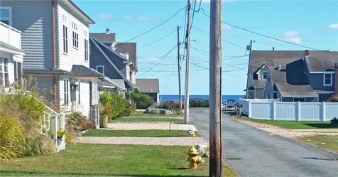 8 Pocono Road Narragansett RI 02882