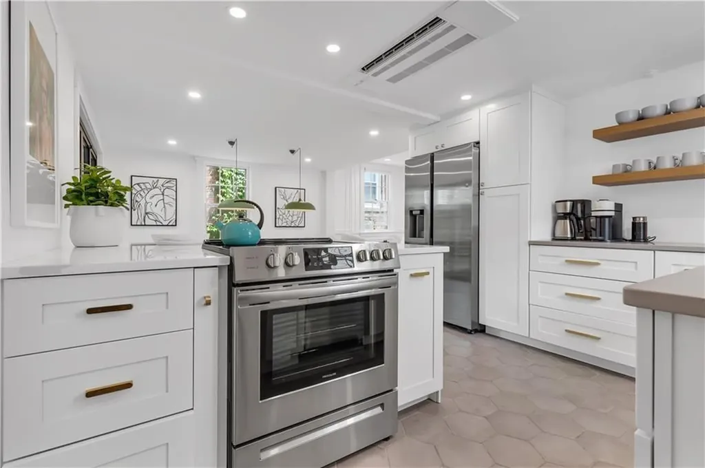 44 William Street Newport RI 02840