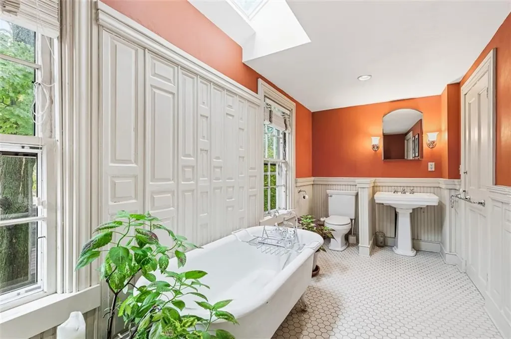 207 Williams Street Providence RI 02906