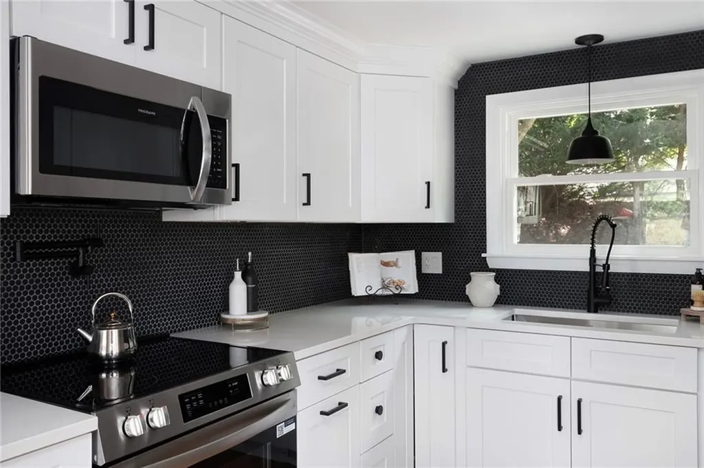 81 Redwood Drive Cranston RI 02920