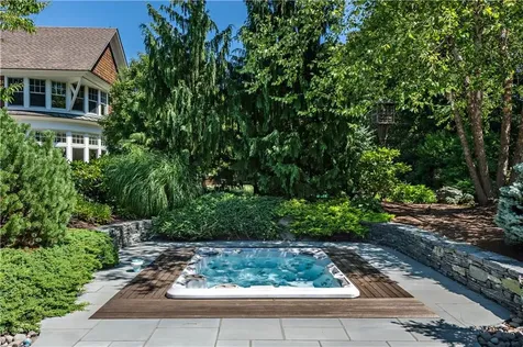 42 Thornton Way North Kingstown RI 02852