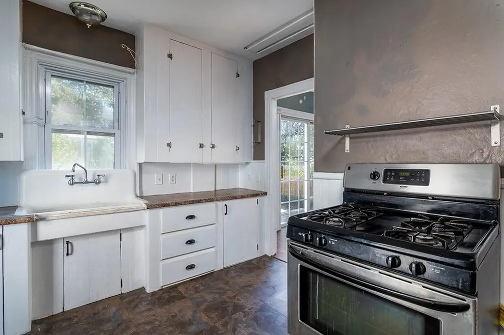 181 Summit Street East Providence RI 02914