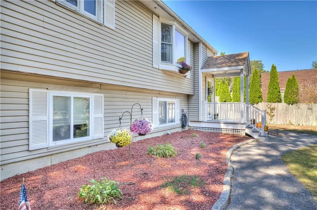 25 Cedar Grove Drive Exeter RI 02822