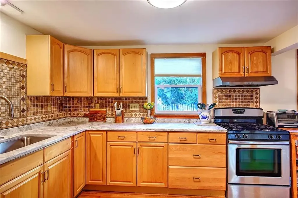 20 Townsend Street Barrington RI 02806