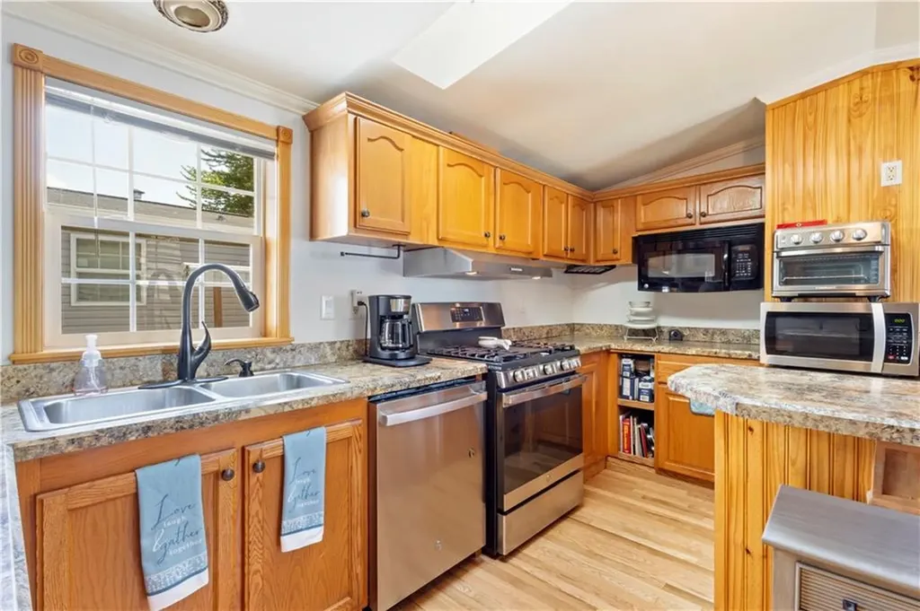 63 East Drive East Providence RI 02916