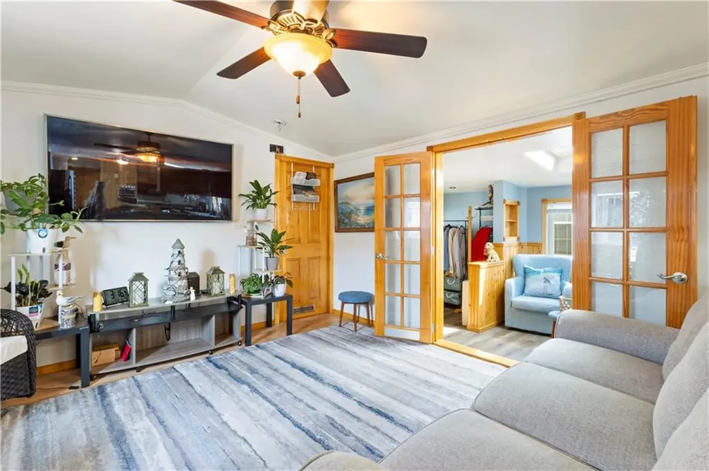 63 East Drive East Providence RI 02916