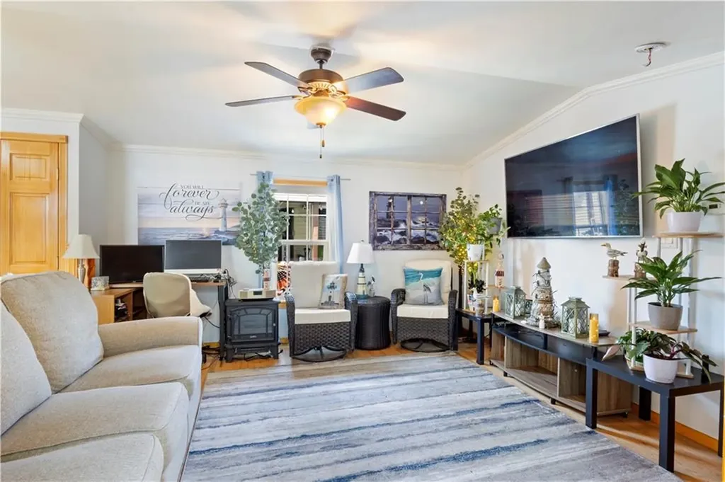 63 East Drive East Providence RI 02916