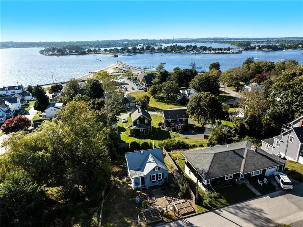 21 Summit Avenue Tiverton RI 02878